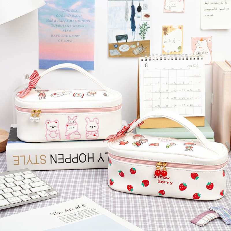 革ペンケース 苺柄かわいいペンケース